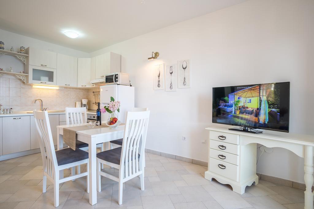 Apartments Oleandar روغوزنيكا الغرفة الصورة