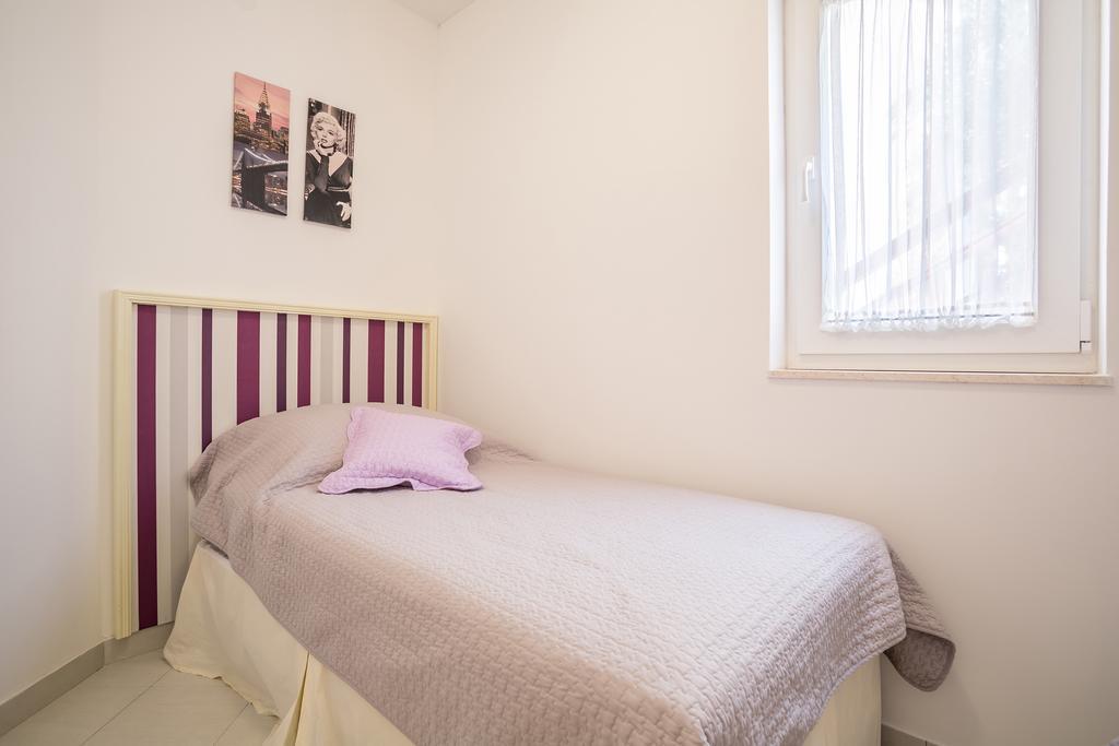 Apartments Oleandar روغوزنيكا الغرفة الصورة